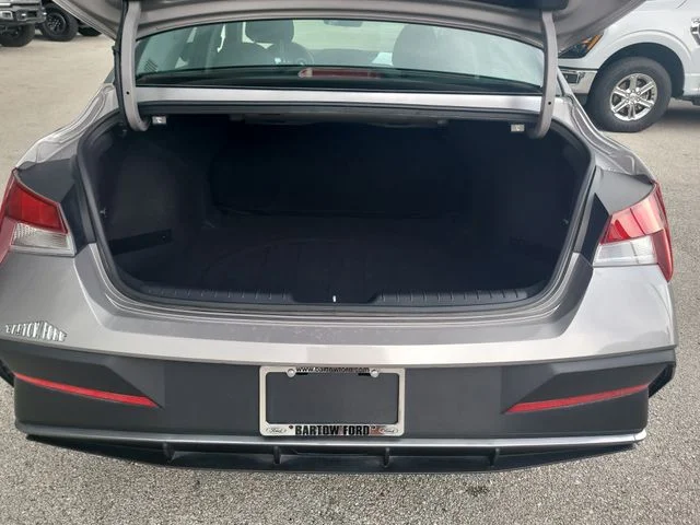 Used 2024  Hyundai SEL image 10