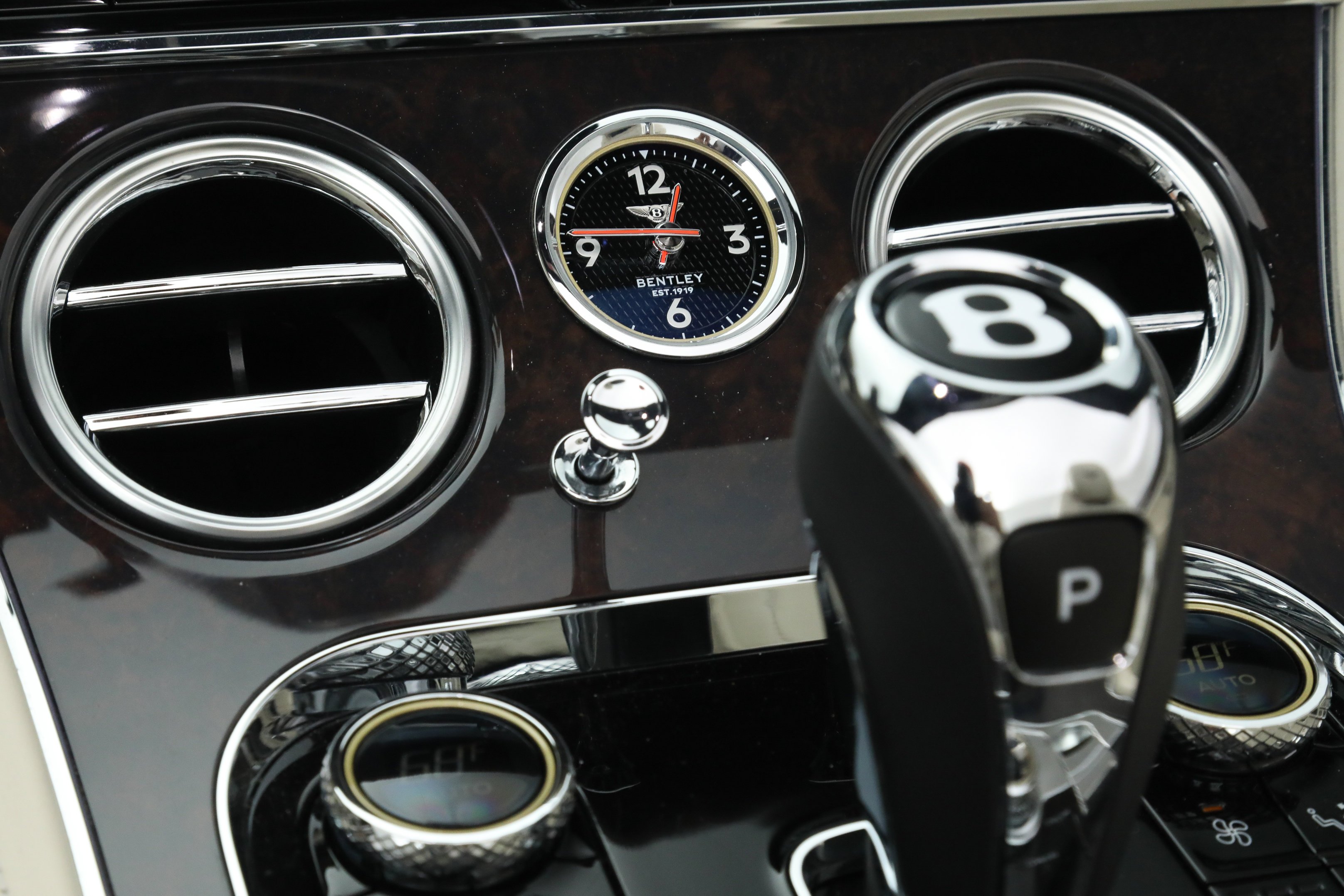 Used 2022 White Bentley GT V8 Convertible image 29