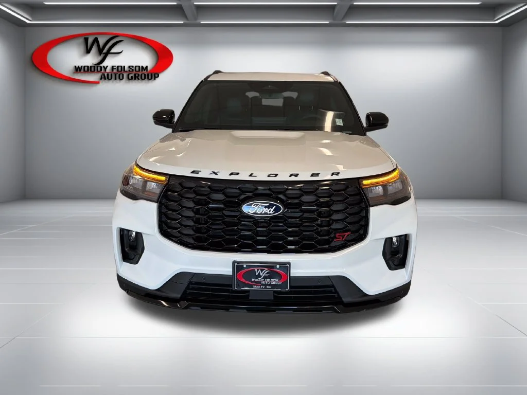 New 2027 Star White Metallic Tri-Coat Ford ST image 2