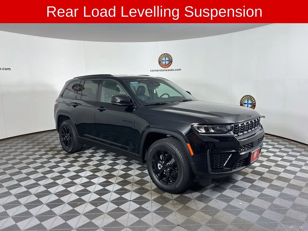 New 2026 Diamond Black Crystal Pearl-Coat Exterior Paint Jeep Altitude image 15