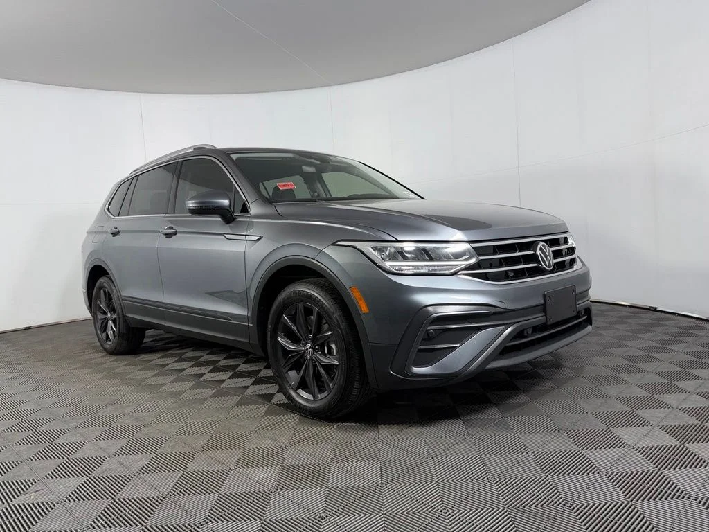 Used 2024 Gray Volkswagen 2.0T SE image 4
