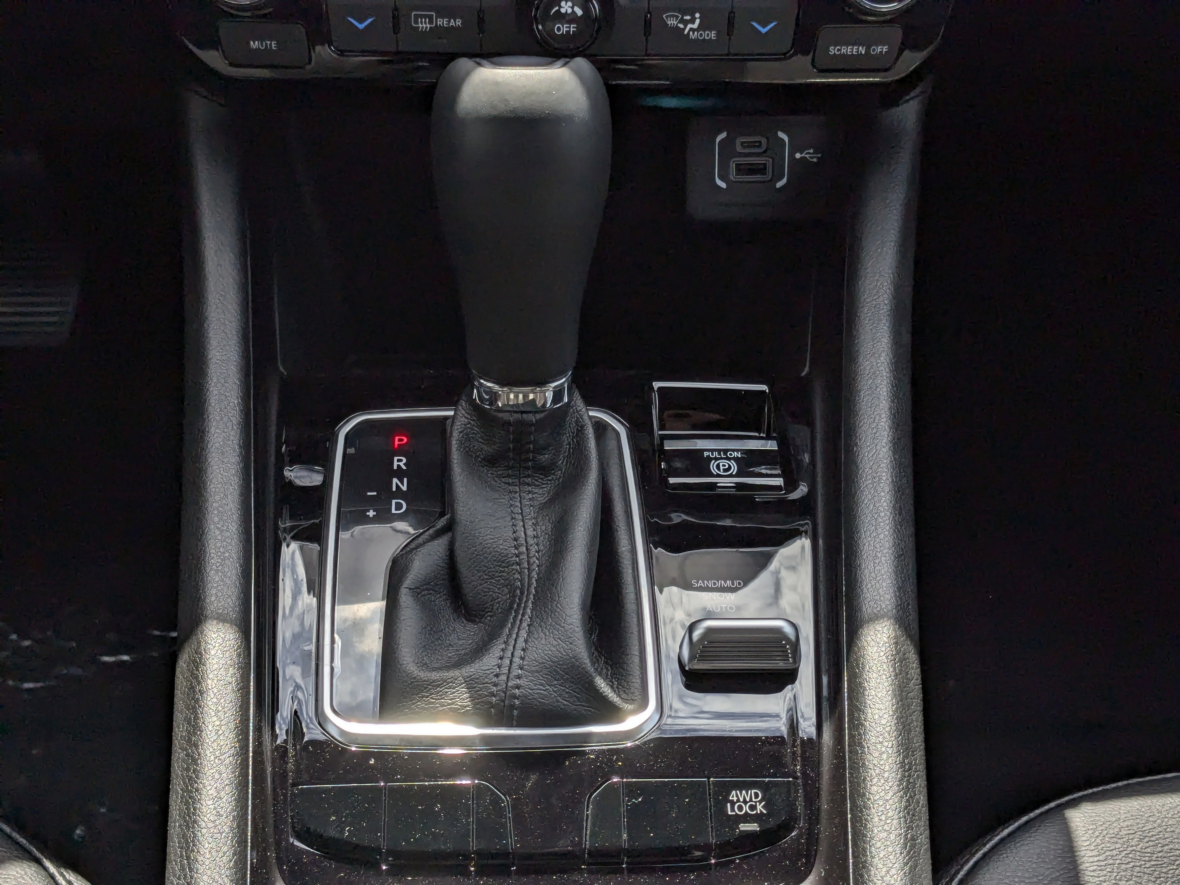 New 2025 White Jeep North - - Front heated seats - Forward Collision Warning - Uconnect 5 with 8.4?inch display image 23
