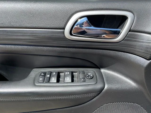 Used 2022 Sting-Gray Clearcoat Jeep Laredo X image 13