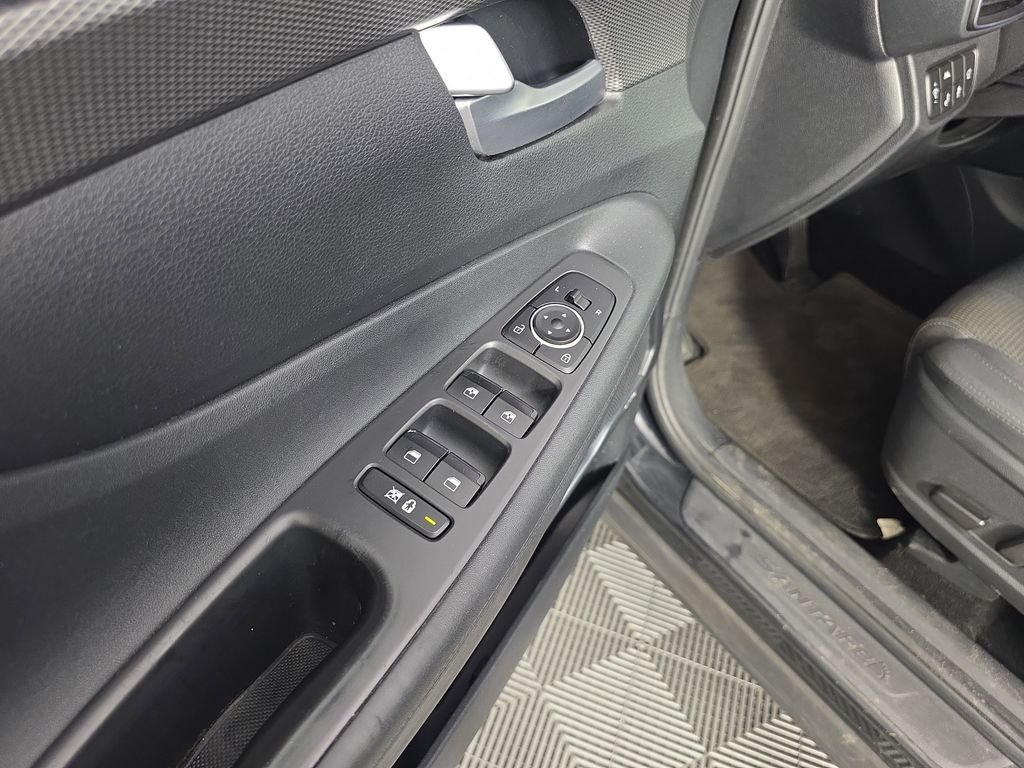 Used 2020 Black Hyundai SEL image 17