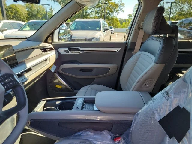 New 2026 Glacial White Pearl Kia Land AWD image 18