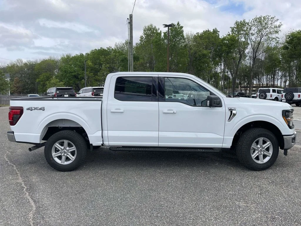 New 2026 Oxford White Ford XLT image 2