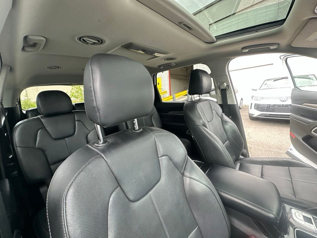 Used 2020 White Kia EX image 37