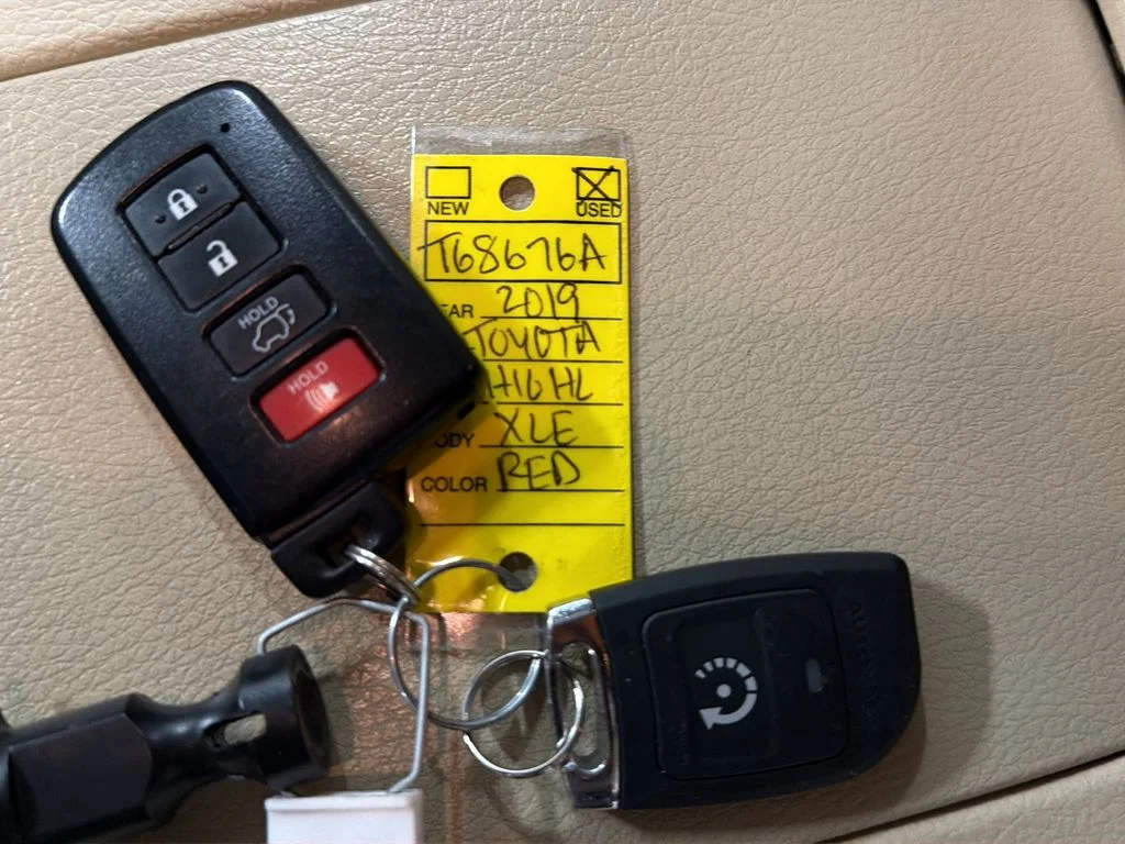 Used 2019 Red Toyota XLE image 37