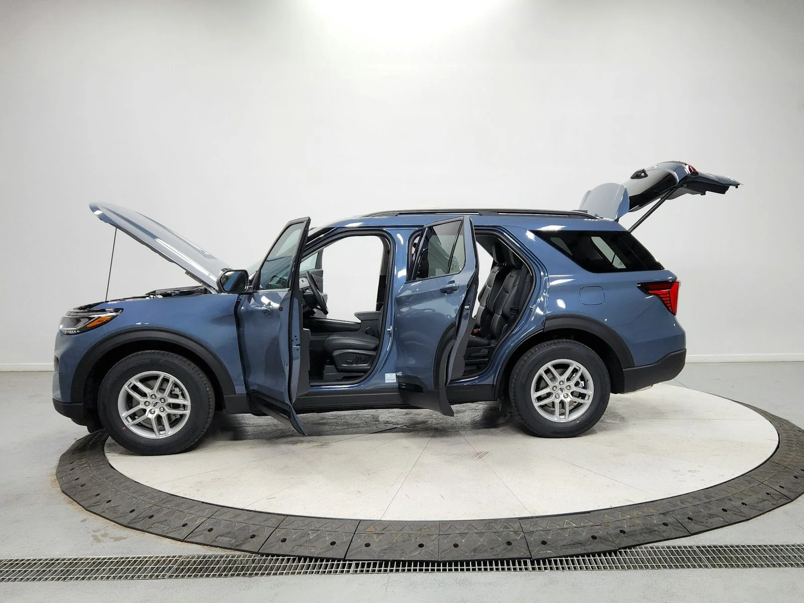 Used 2026 Vapor Blue Metallic Ford Active image 12
