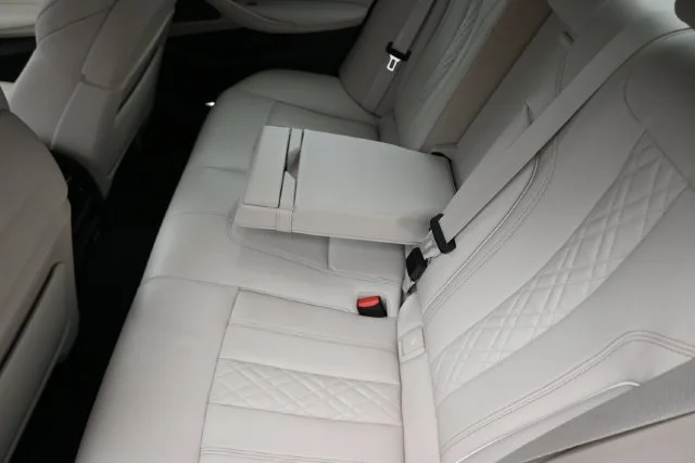 2023 BMW 5 Series M550i - Photo 19