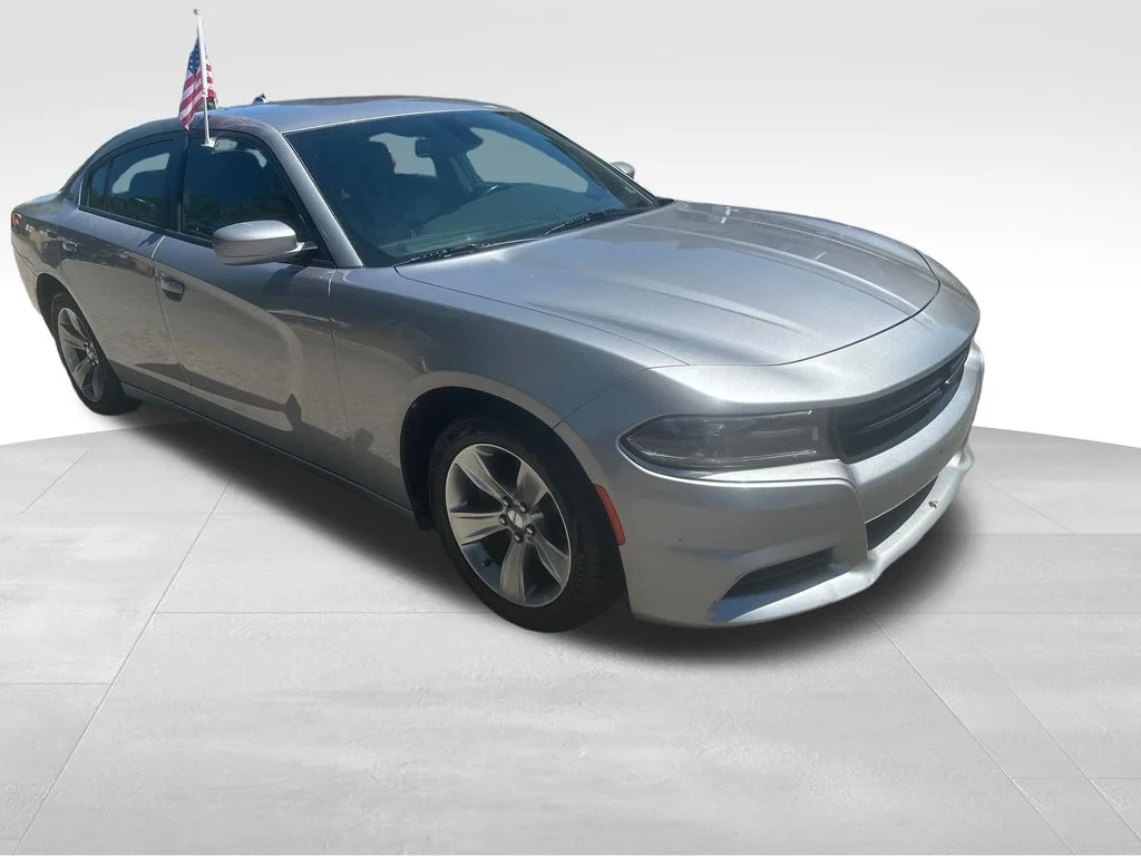 Used 2018 Silver Dodge V6 image 34