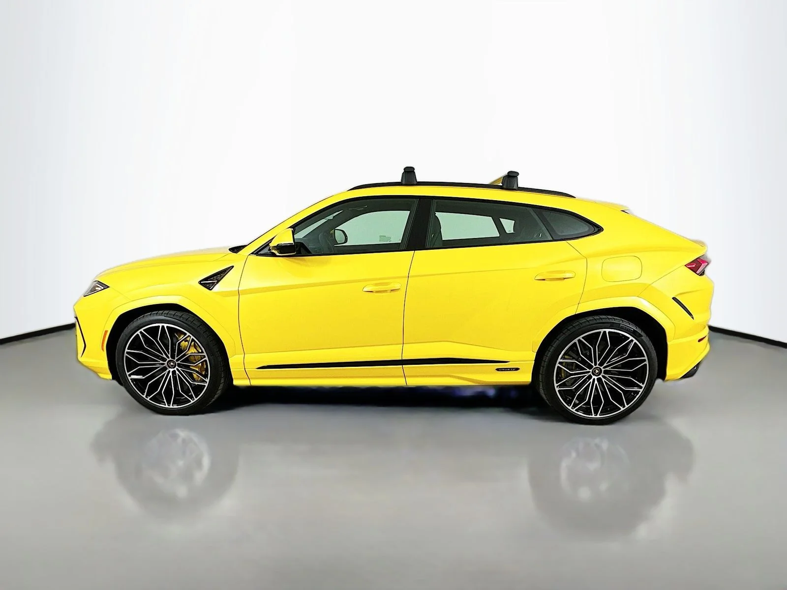 Used 2025 Yellow Lamborghini  image 8