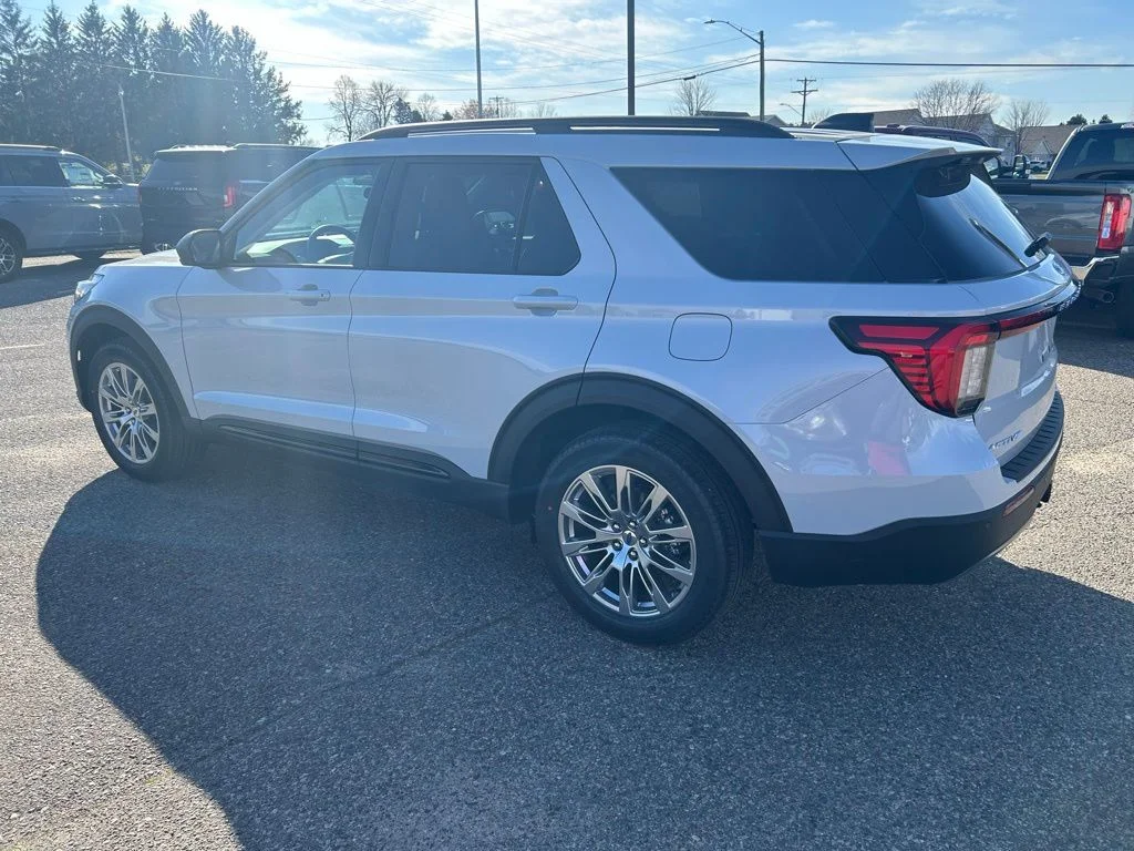 New 2026 Space White Metallic Ford Active image 5