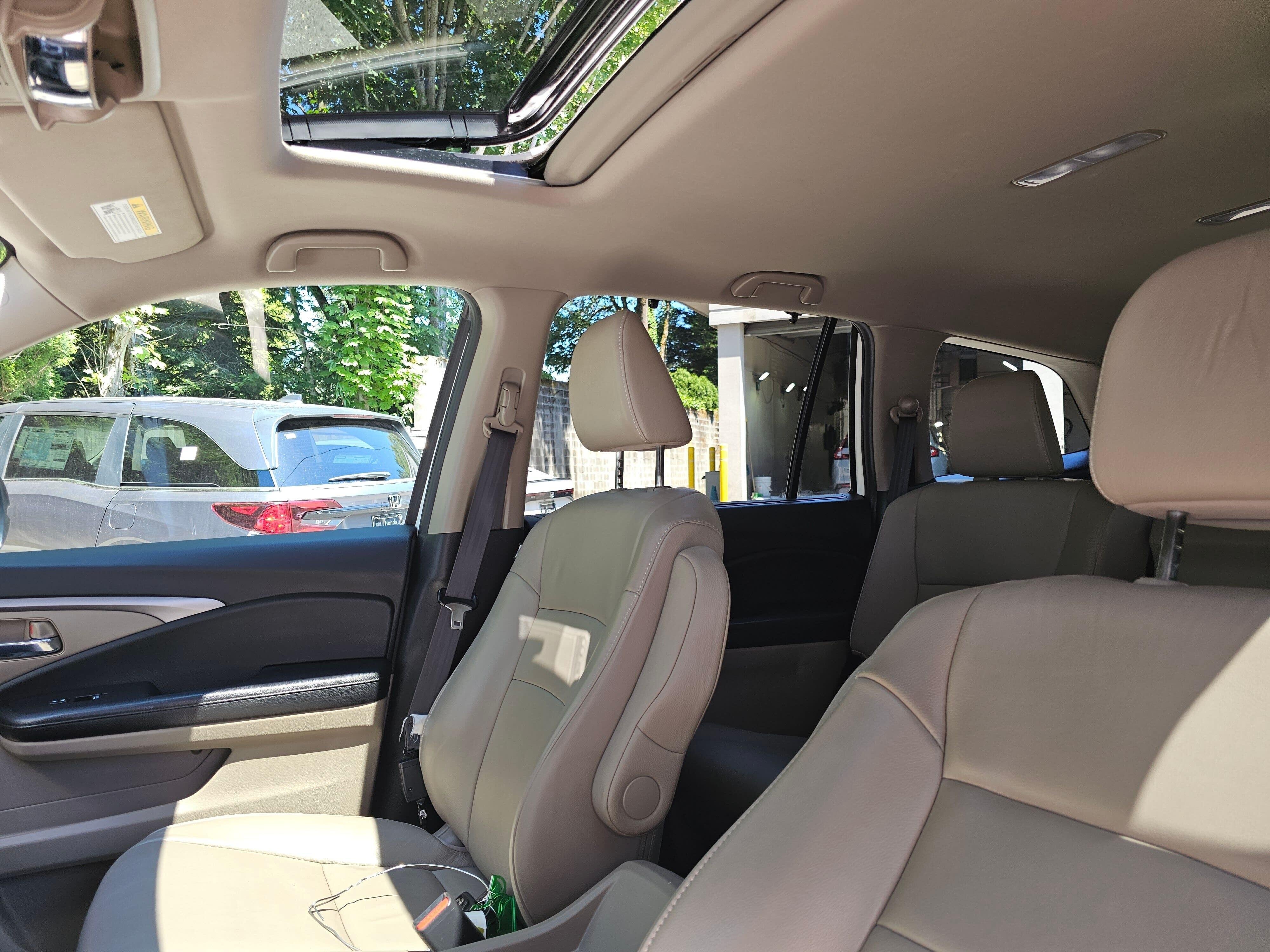 Used 2019 White Diamond Pearl Honda EX-L image 26