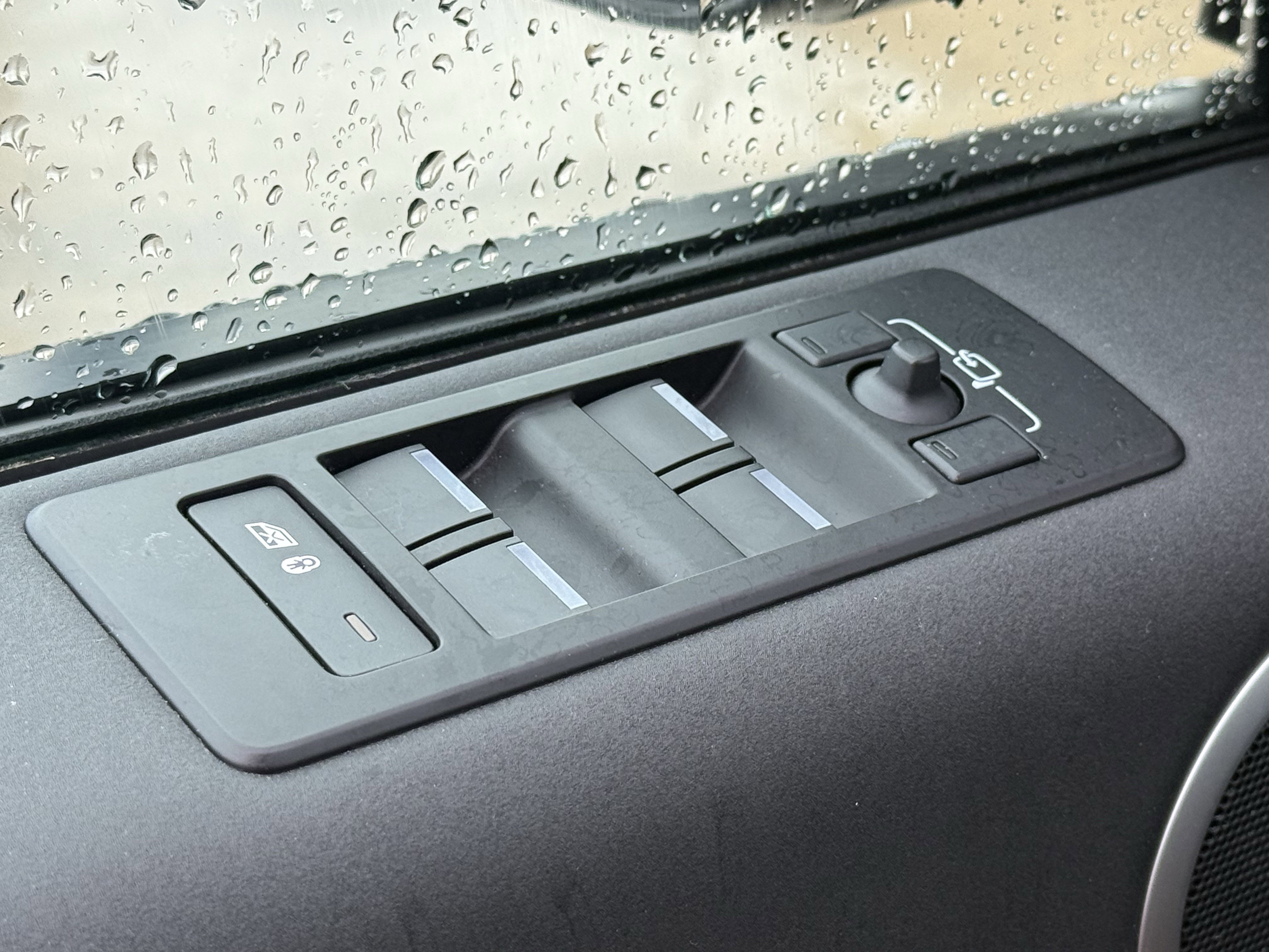 Used 2024 Black Land Rover S image 25