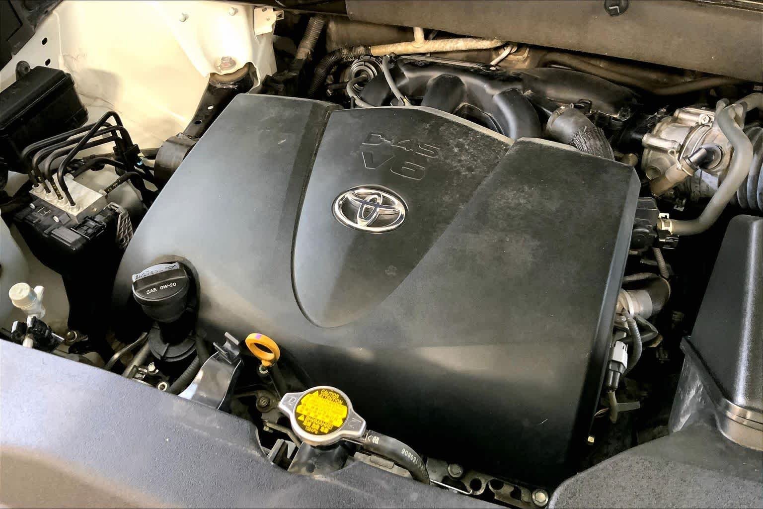Used 2017 Blizzard Pearl Toyota Limited Platinum image 31