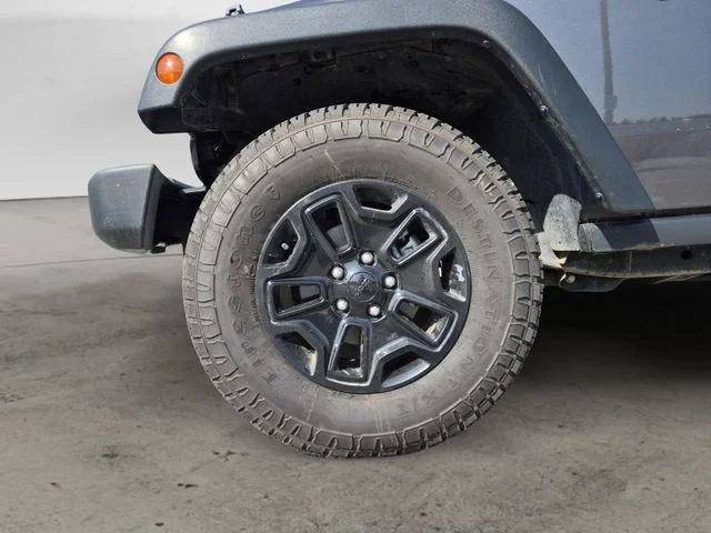 Used 2014 Gray Jeep Sport image 9