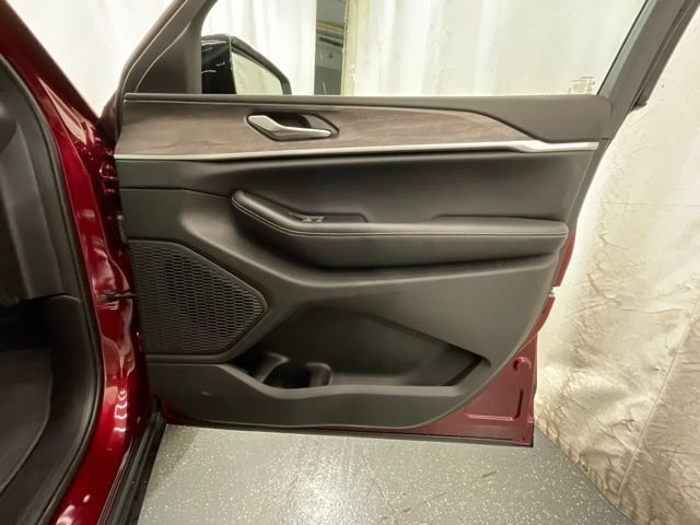 New 2026 Velvet Red Pearl-Coat Exterior Paint Jeep Altitude image 22