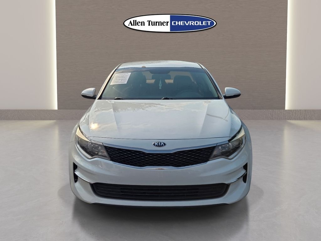 Used 2018 White Kia LX image 2