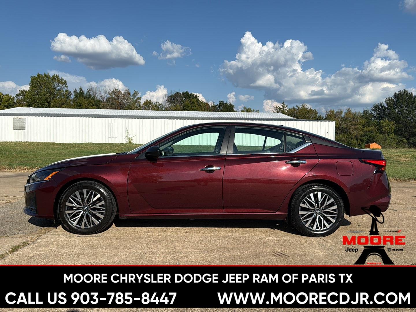 Used 2025 Garnet Pearl Metallic Nissan SV image 4