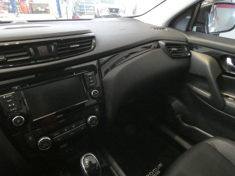 Used 2022 ORANGE Nissan AWD SL image 11