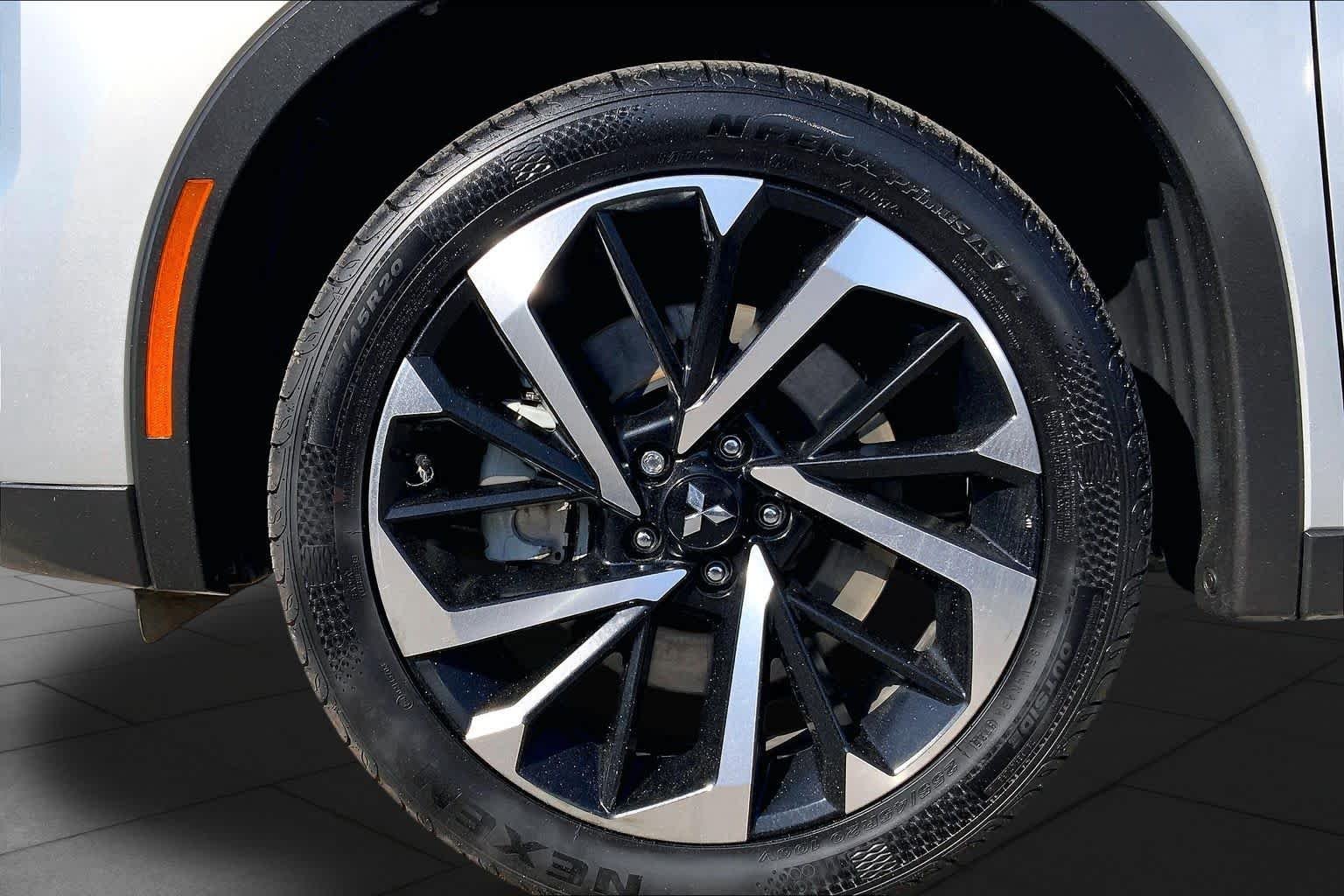 Used 2022 Alloy Silver Metallic Mitsubishi SE image 11