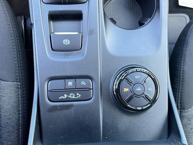 New 2026 Marsh Gray Ford XLT image 21
