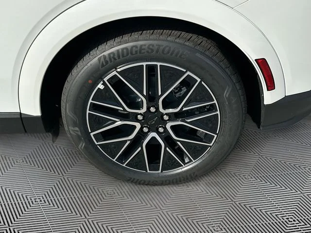New 2026 White Metallic Ford Premium image 19