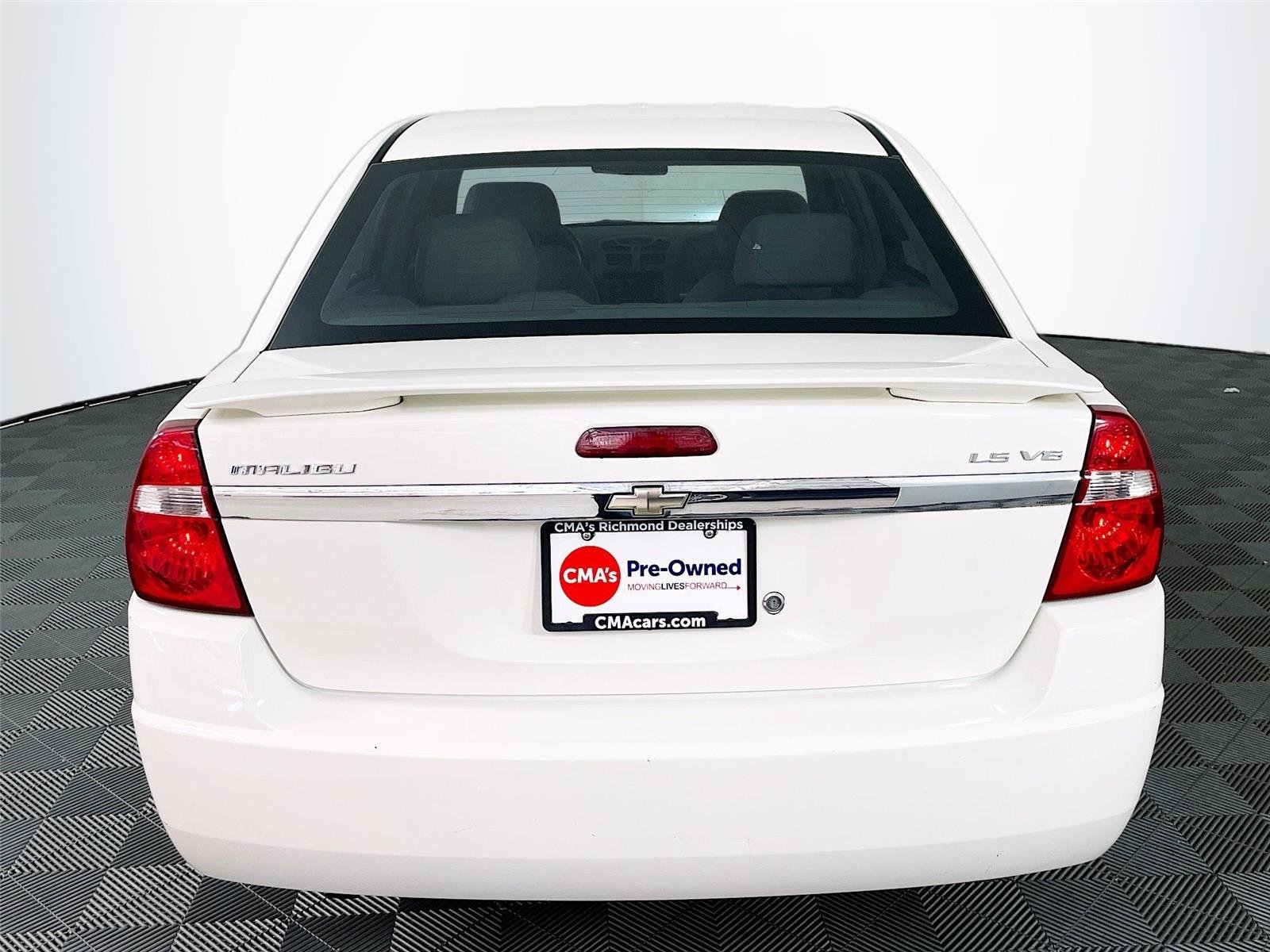 Used 2005 White Chevrolet LS image 7