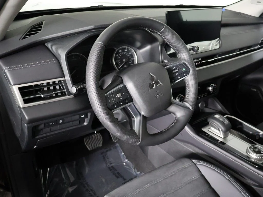 New 2026 Black Mitsubishi SE image 27