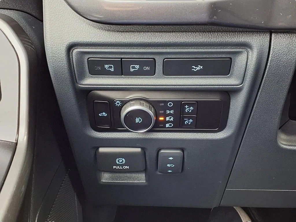 Used 2023 Gray Ford XLT image 18