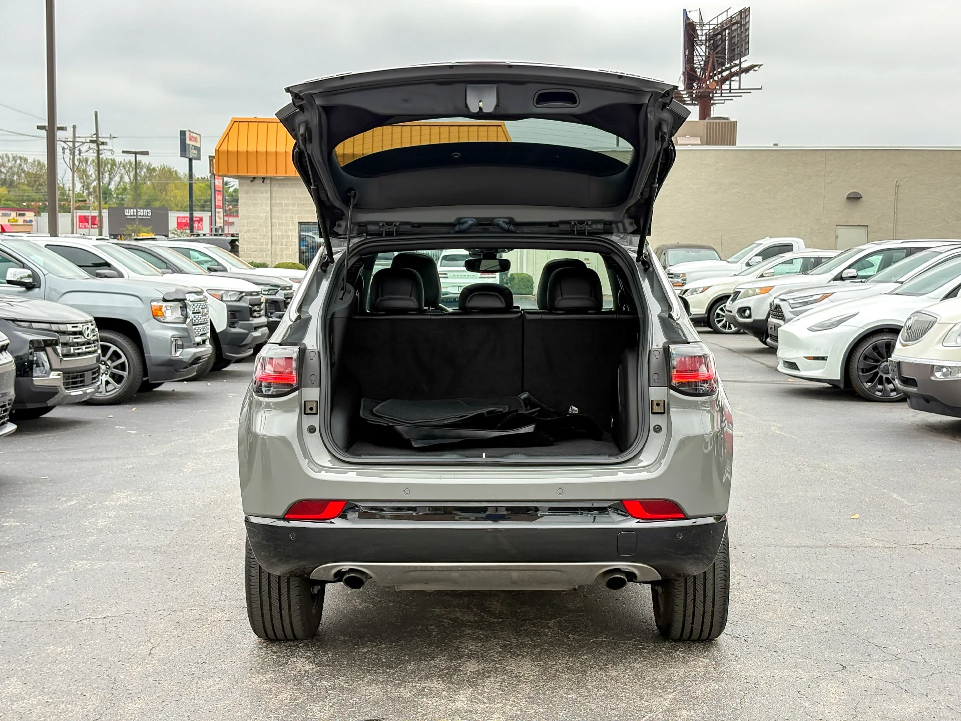 Used 2023 Gray Jeep Limited image 35