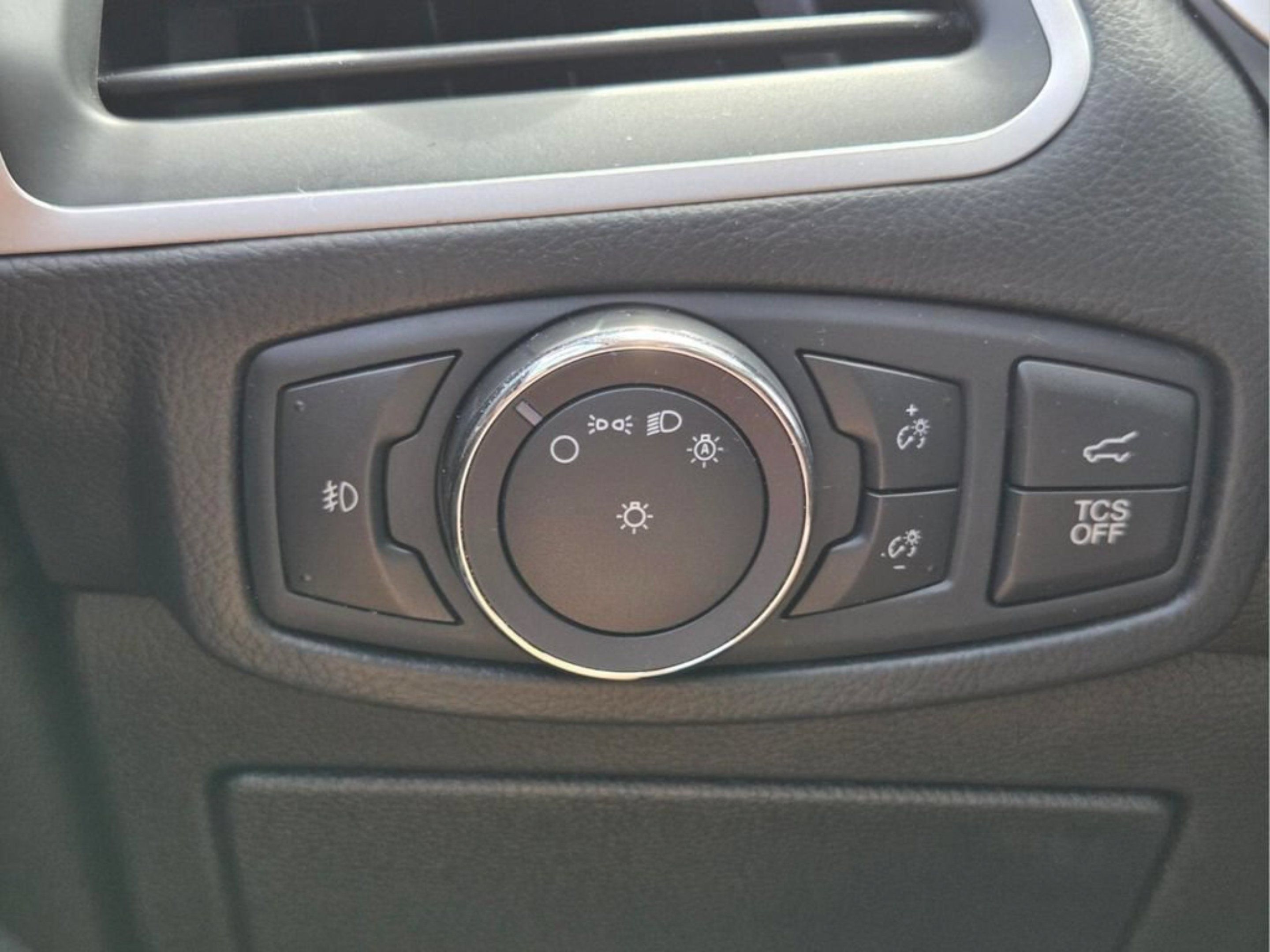 Used 2019 Black Metallic Ford SEL image 30