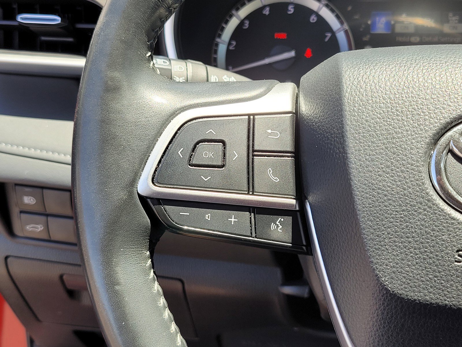 Used 2022  Toyota XLE image 25
