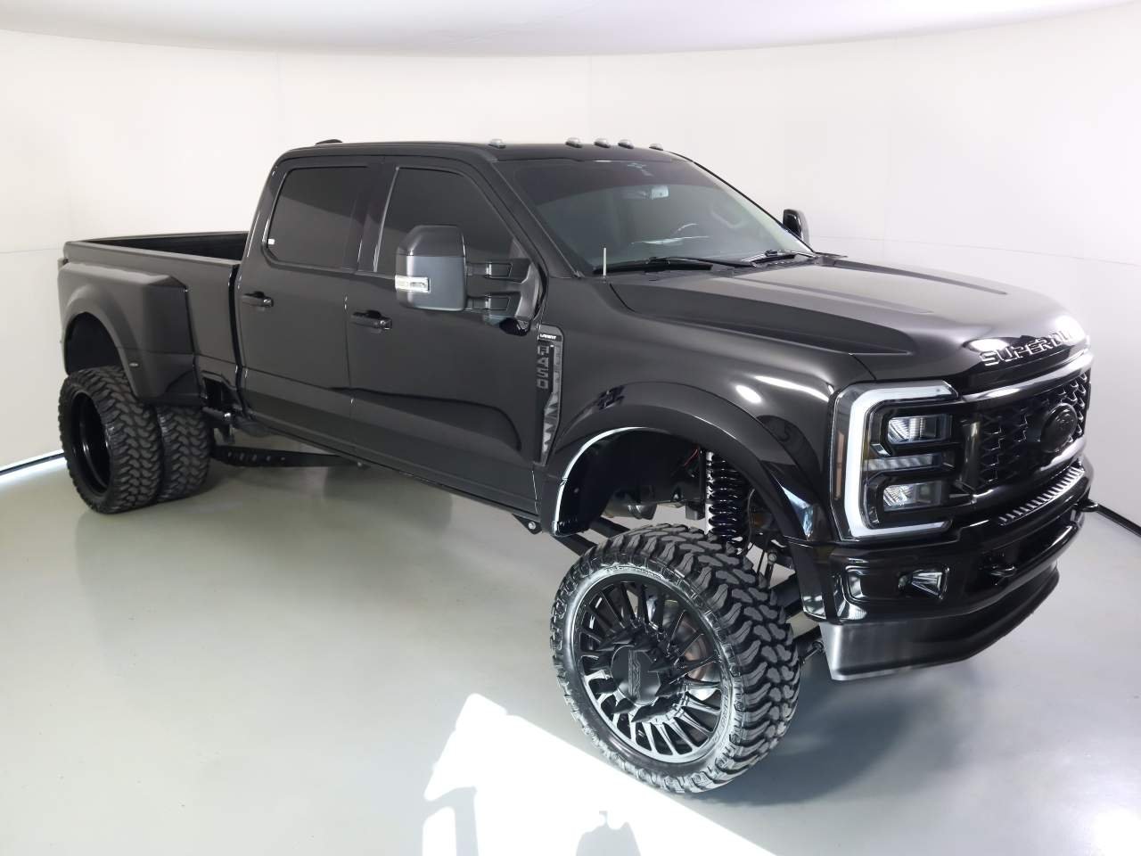 Used 2023 Agate Black Ford Lariat Crew Cab image 5