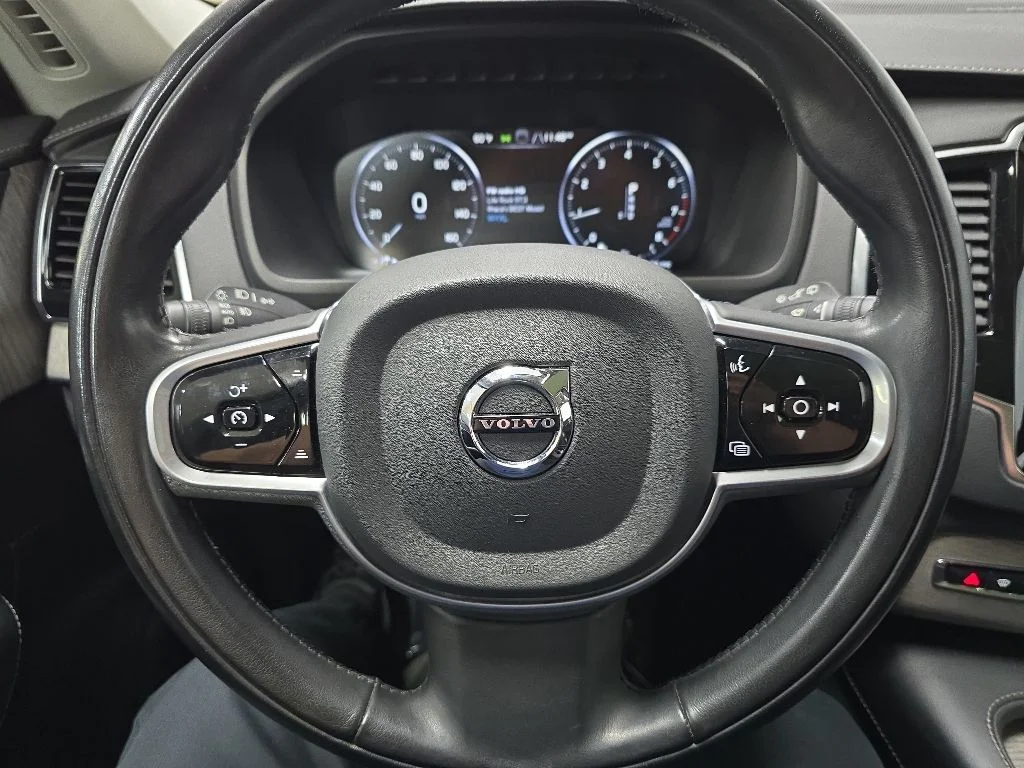 Used 2022 White Volvo T6 Inscription image 19