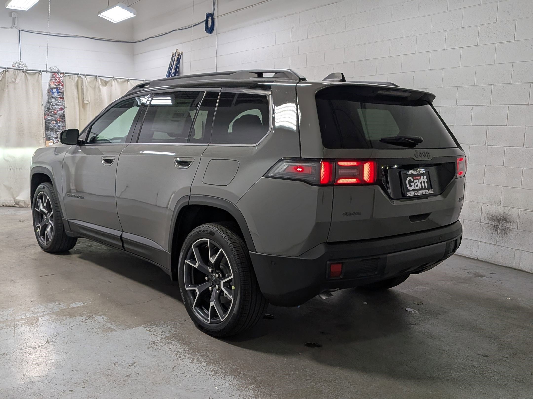 New 2026 Sting-Gray Clear-Coat Exterior Paint Jeep Overland image 7