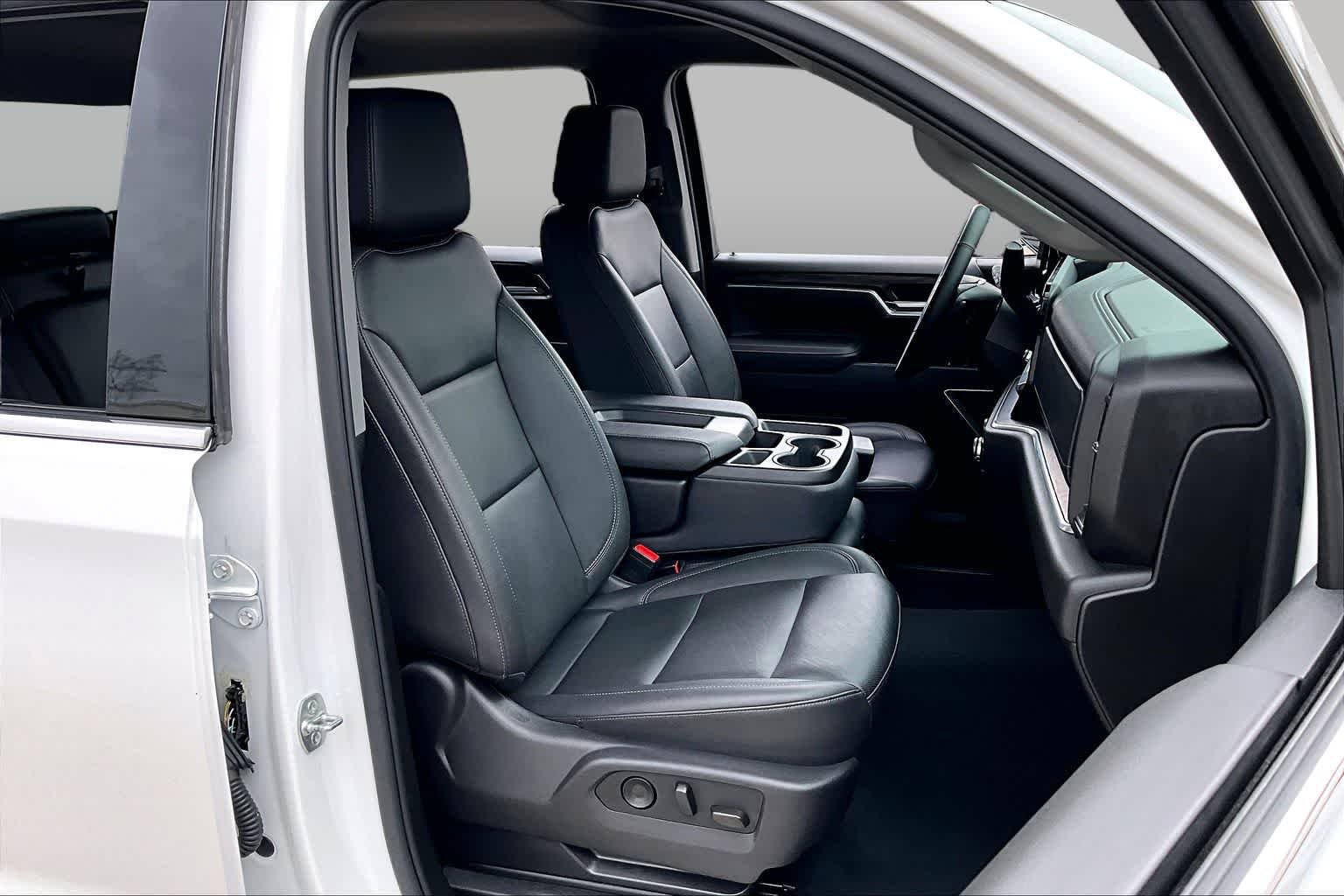 Used 2025 Summit White GMC SLT image 9