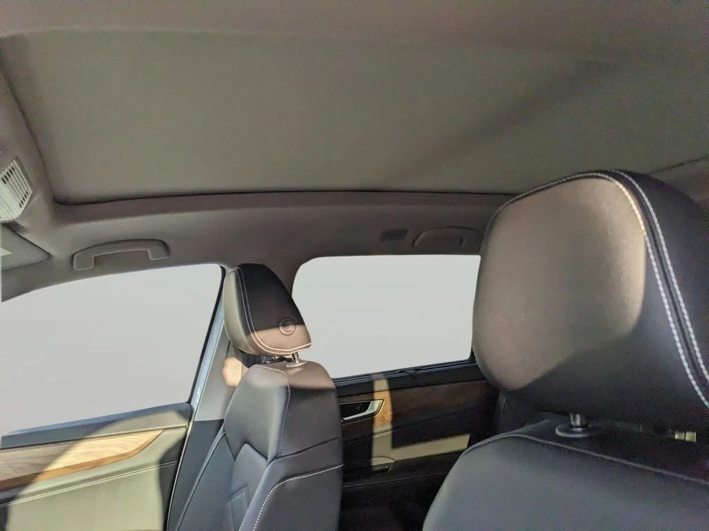 New 2026 White/off-white Volkswagen 2.0T SE w/Technology image 21
