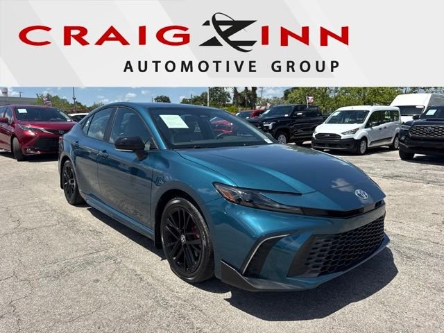Used 2025  Toyota SE image 1