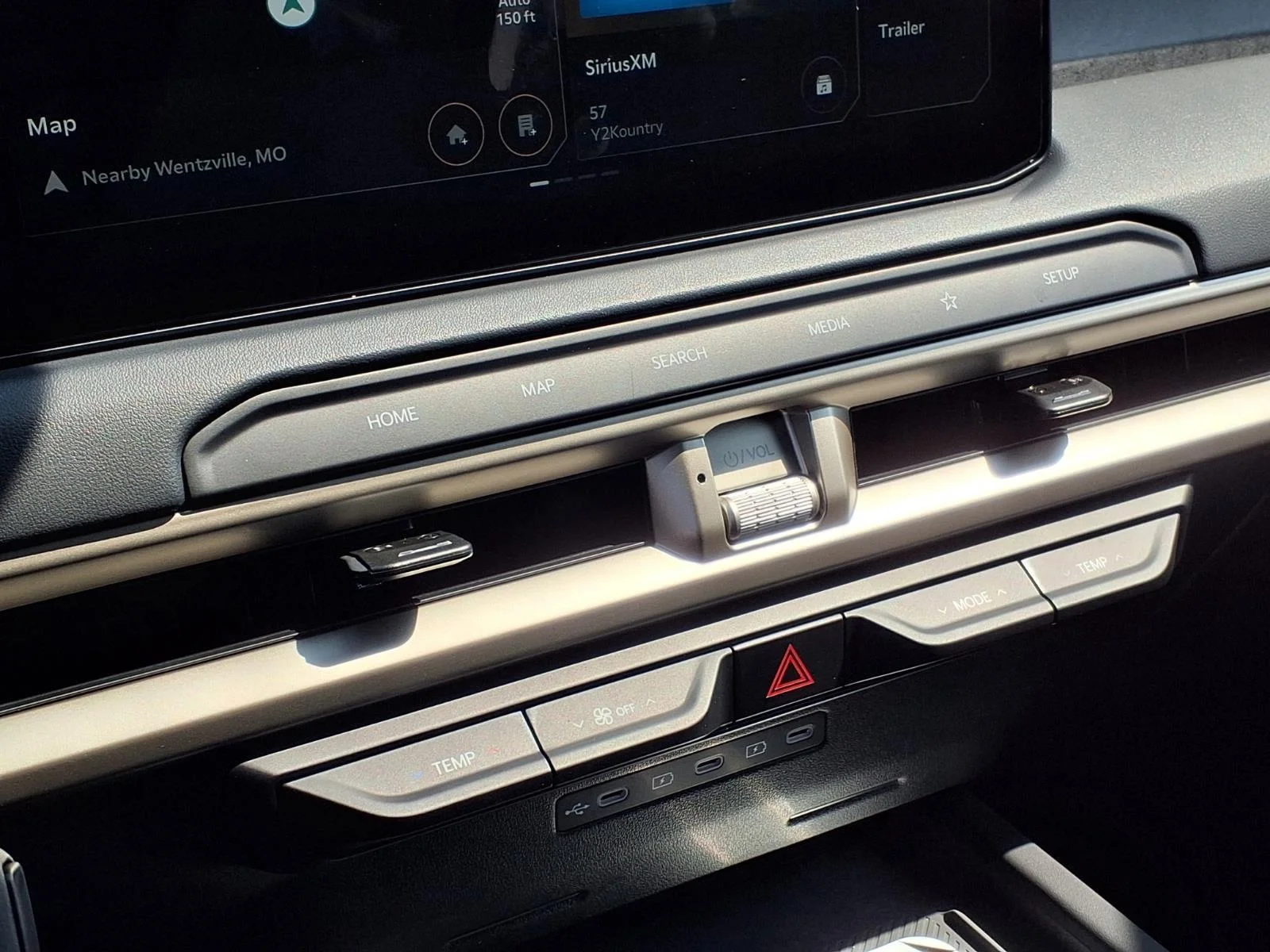 New 2027 Ivory Silver KIA EX AWD image 4