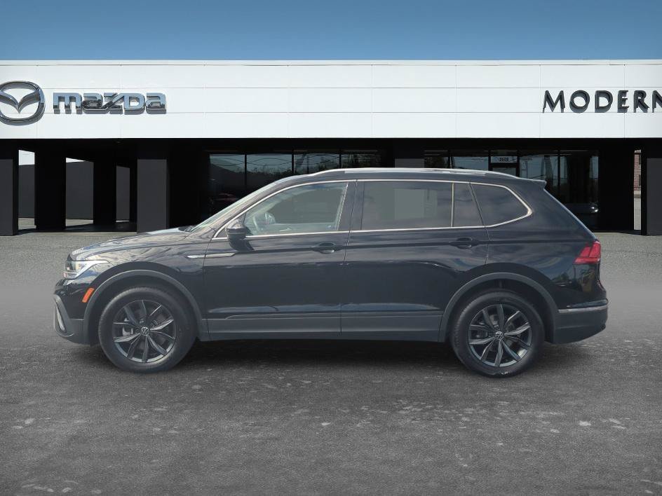Used 2023 Platinum Gray Metallic Volkswagen SE image 2