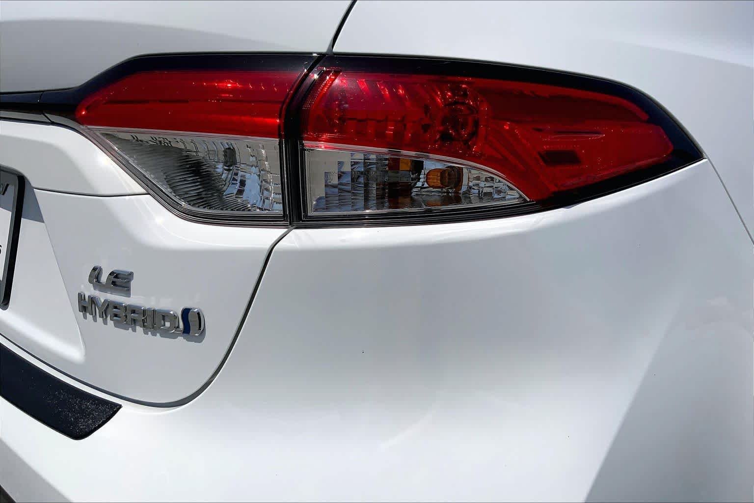 Used 2024 Ice Cap Toyota Hybrid LE image 30