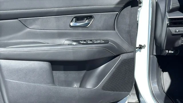 New 2026 Everest White Pearl TriCoat Nissan SV image 23