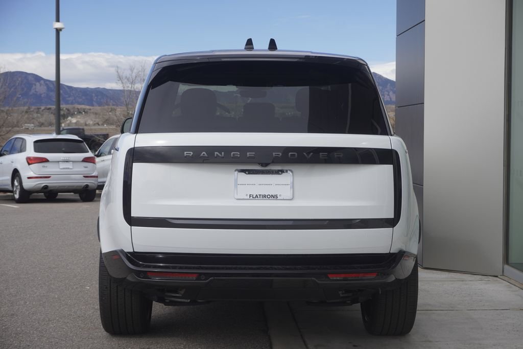 New 2026 Fuji White Land Rover SE image 6