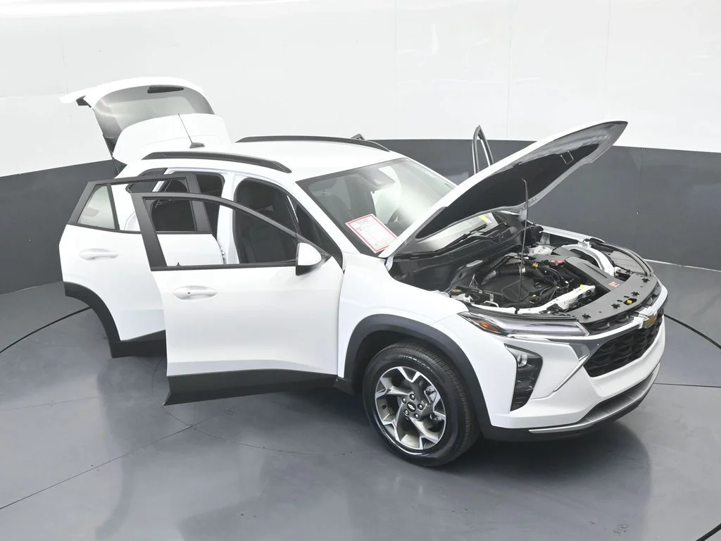 Used 2025 Summit White Chevrolet LT image 71