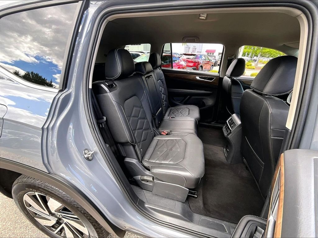 Used 2025 Gray Volkswagen 2.0T SE w/Technology image 16