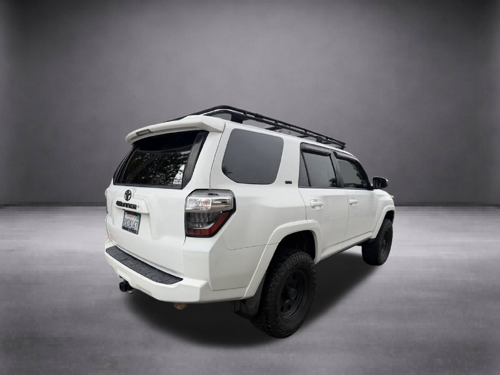 Used 2015 White Toyota SR5 image 16