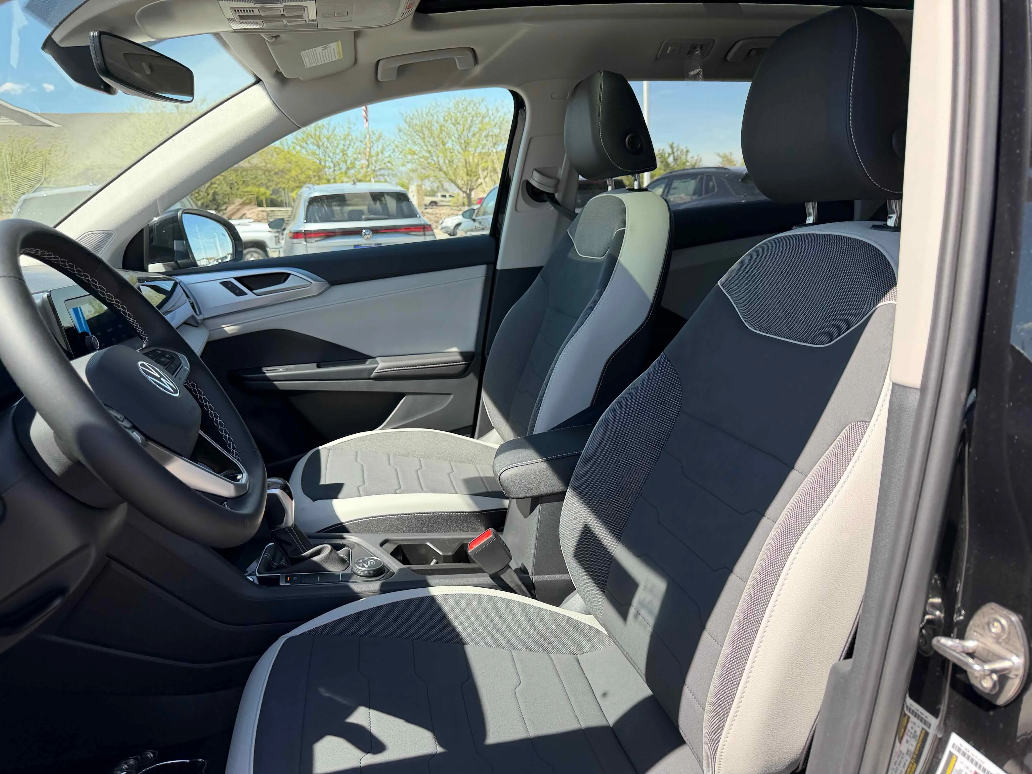 New 2026 Deep Black Volkswagen SE image 4