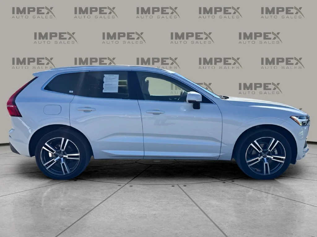 Used 2021 White Volvo T5 Momentum image 6